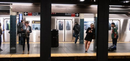 音鉄の敵は人の声